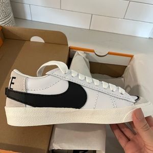 NIB Nike Blazers Low Top ‘77 Womens 7